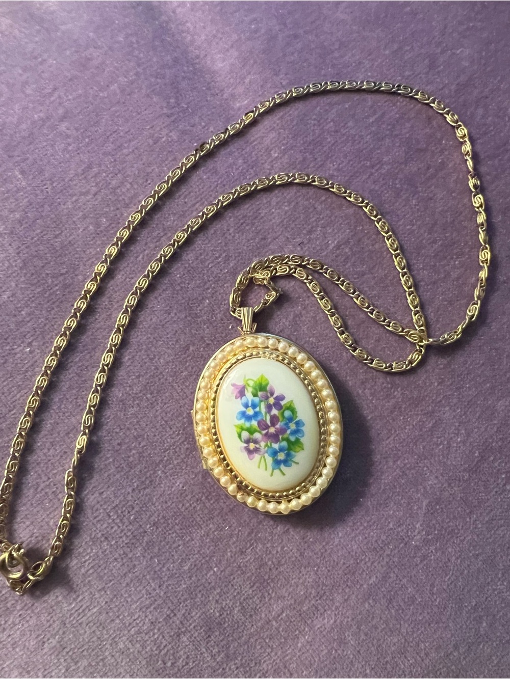 Vintage Avon 1973 Sweet Violets Locket Necklace with Pearled Edge